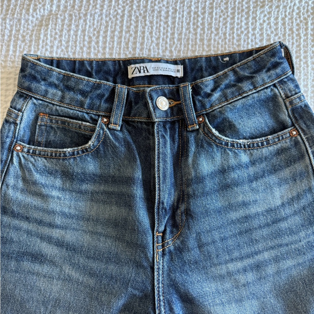 Zara Women’s Straight Leg High Waisted Jeans